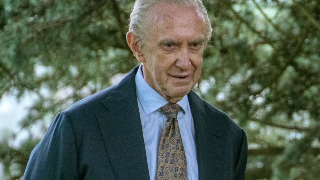 The Crown: Jonathan Pryce è “deluso e amareggiato” dai colleghi che attaccano lo show