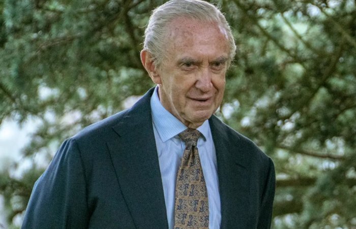 The Crown: Jonathan Pryce è “deluso e amareggiato” dai colleghi che attaccano lo show