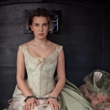 Enola Holmes 2: Millie Bobby Brown in una scena