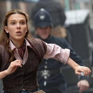 Enola Holmes 2: Millie Bobby Brown in un'immagine