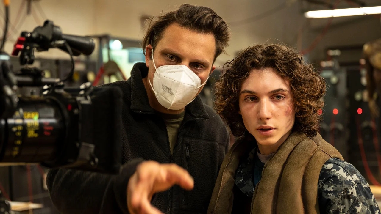 I viaggiatori: il poster del film di Ludovico Di Martino, dal 21 novembre in esclusiva su Sky e NOW