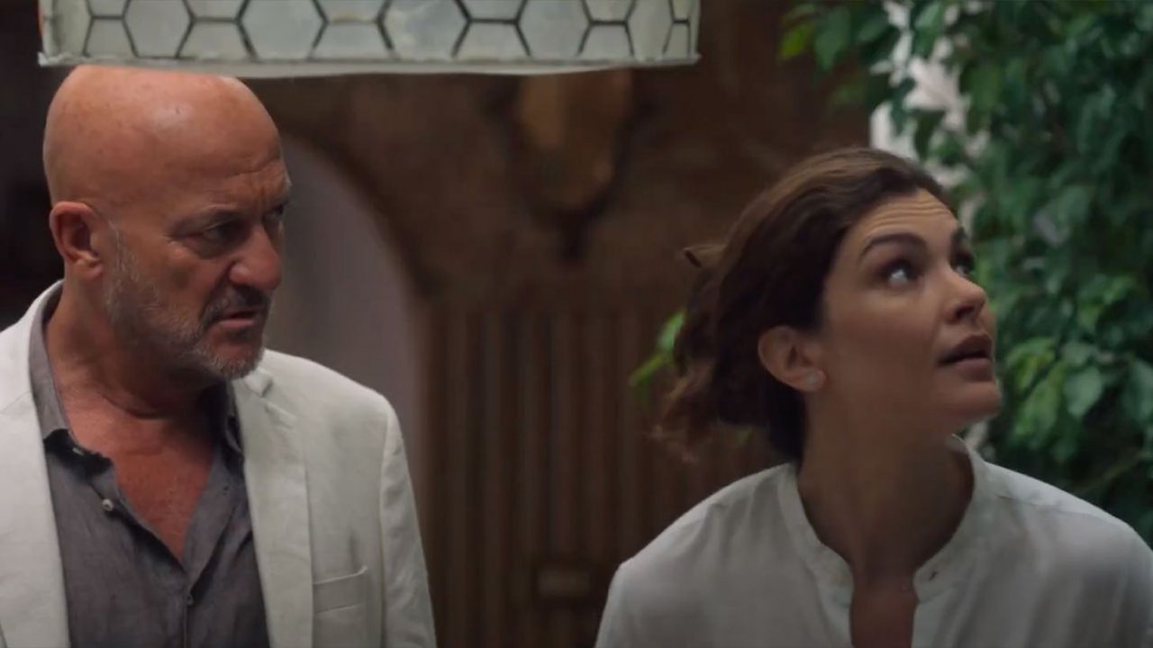 Vicini di casa: il trailer della commedia con Claudio Bisio, Vittoria Puccini e Valentina Lodovini