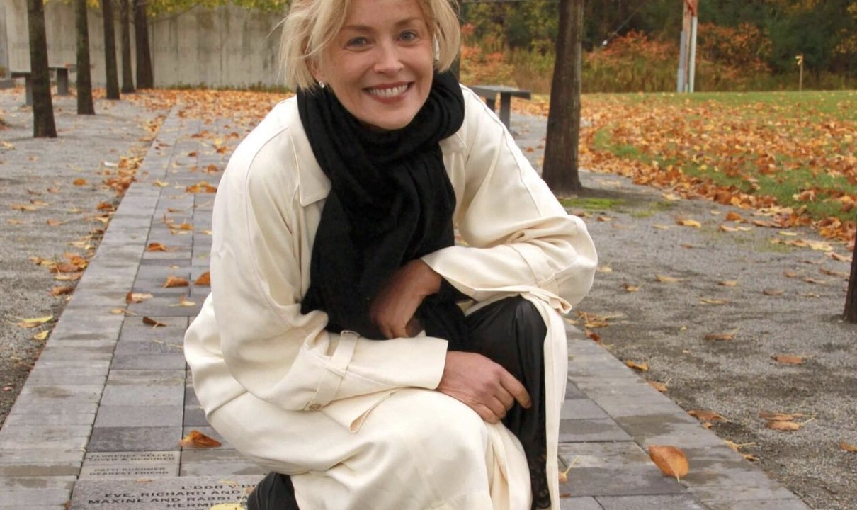 Sharon Stone ha un grosso tumore fibroide: 'Scoperto con una seconda diagnosi'