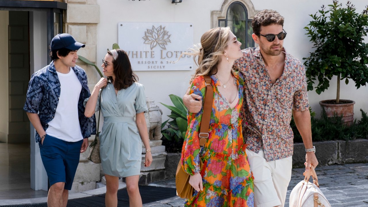 The White Lotus 2, Theo James: 'Una mia scena di nudo frontale è stata rimossa perché troppo aggressiva'