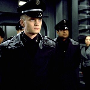 Starship Troopers - Fanteria dello spazio: Neil Patrick Harris in una scena del film