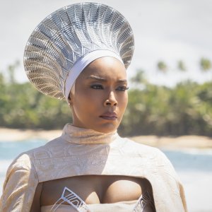 Black Panther: Wakanda Forever, Angela Bassett in una scena