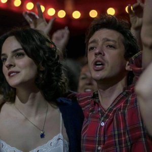 Un anno, una notte: Nahuel Pérez Biscayart, Noémie Merlant in una scena del film