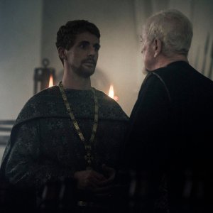 Medieval: Matthew Goode in una scena
