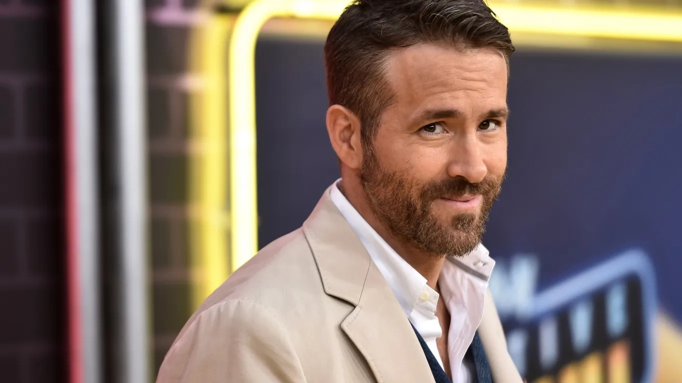 Ryan Reynolds ironizza sulle scelte compiute per Twitter da Elon Musk con un nuovo video