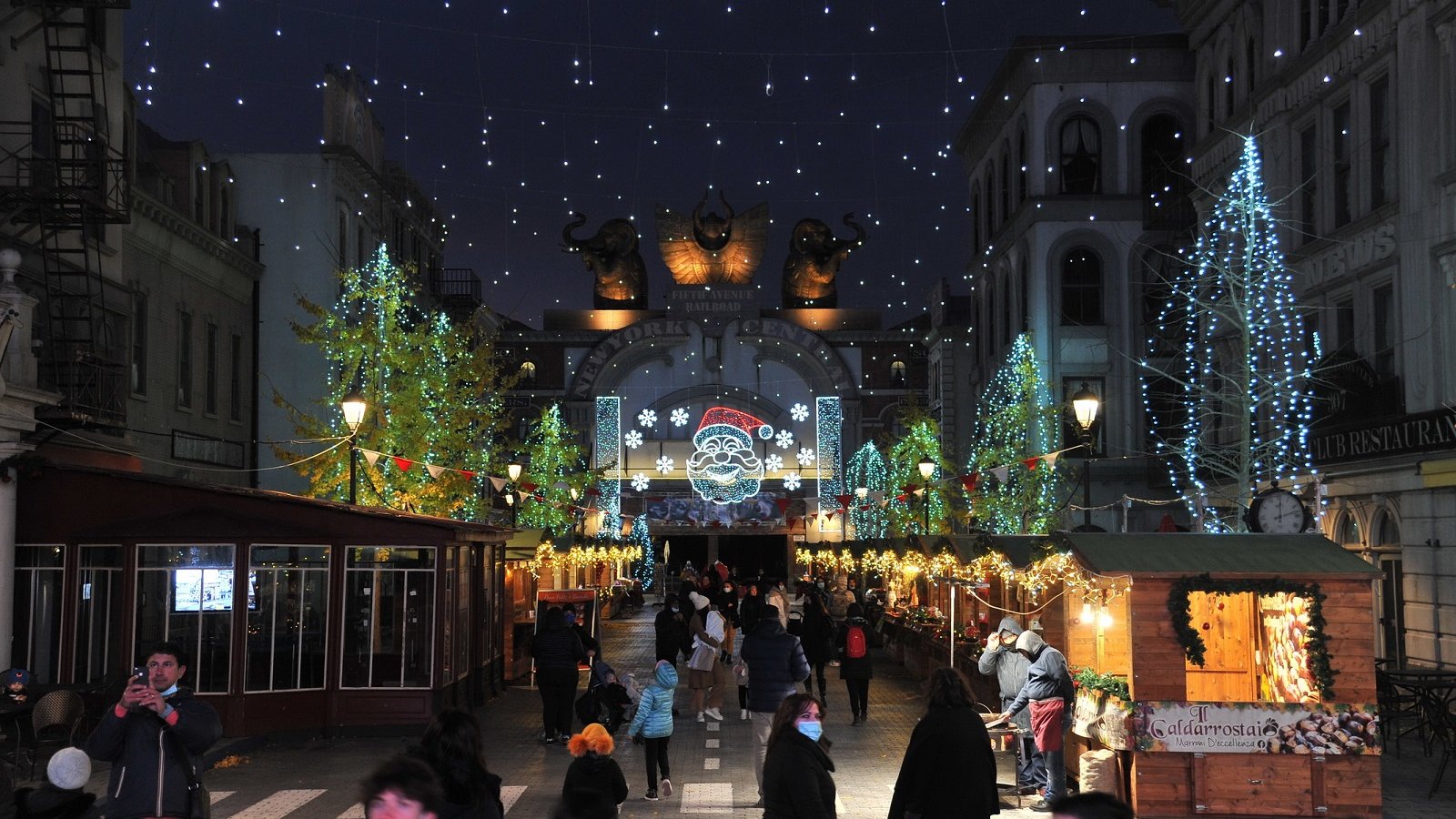 Cinecittà World: da oggi il parco diventa il Villaggio di Natale 2022!