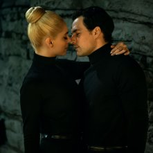 Diabolik - Ginko all'attacco!: Miriam Leone e Giacomo Gianniotti in una scena del film