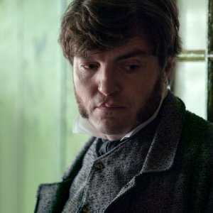 Il prodigio: Tom Burke in una scena del film