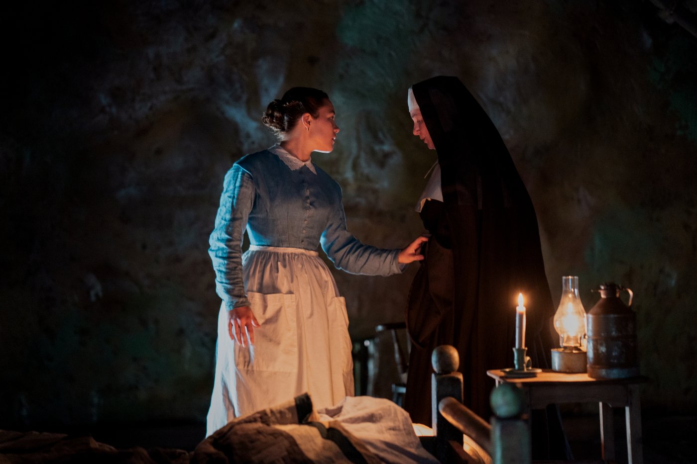 Il Prodigio, la recensione del film Netflix con Florence Pugh: uccelli ...