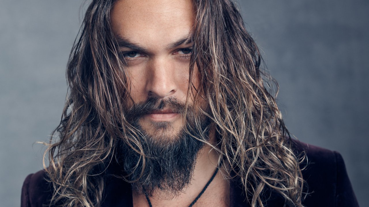 Jason Momoa si spoglia da Jimmy Kimmel: 'Non mi piace più indossare vestiti'