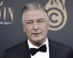 Alec Baldwin fa causa alla troupe di Rust per negligenza: vuole riabilitare il suo nome