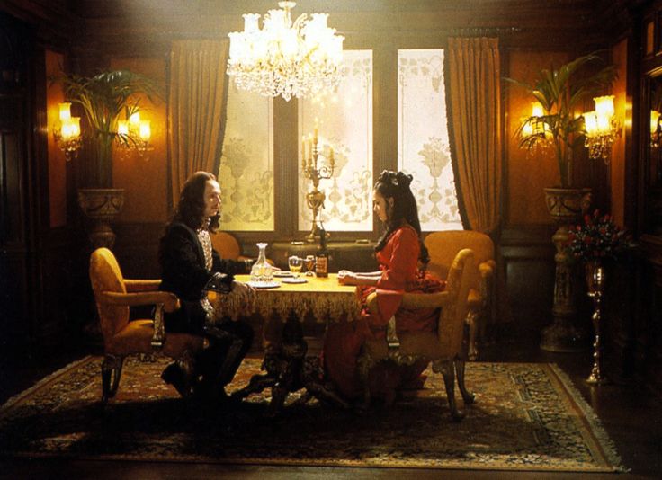 Gary Oldman e Winona Ryder in una scena di Dracula di Coppola