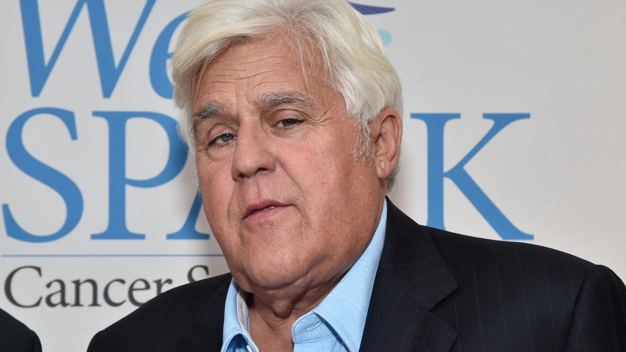 Jay Leno è rimasto ustionato in un incendio, ma le sue condizioni non sono gravi