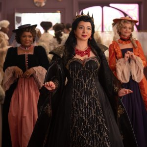 Come per disincanto - E vissero infelici e scontenti: Maya Rudolph, Yvette Nicole Brown, Jayma Mays in una scena del film