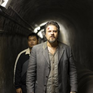 Notte fantasma: Edoardo Pesce, Yothin Clavenzani in una scena del film