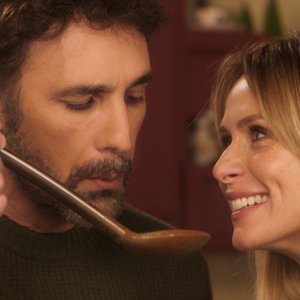 The Christmas Show: Serena Autieri e Raoul Bova in una scena del film