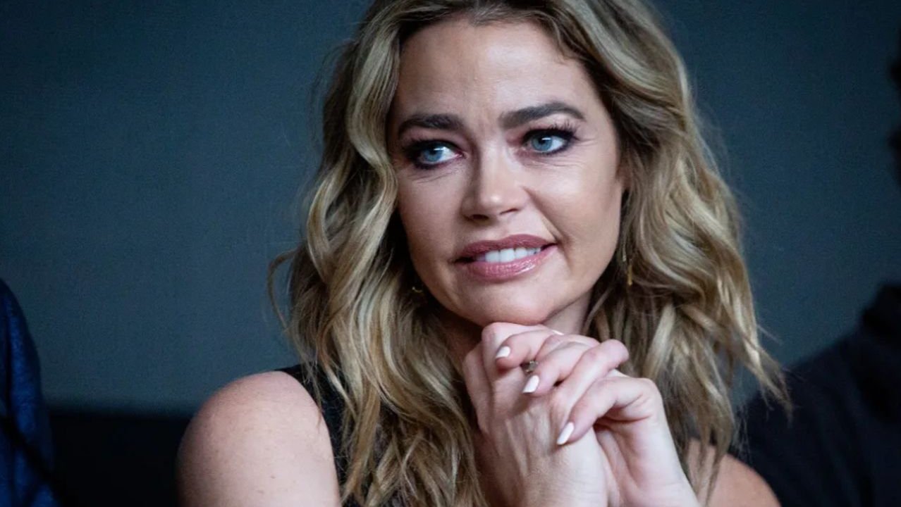 Denise Richards: l'attrice coinvolta in un incidente e in una sparatoria