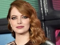 Emma Stone gravemente ferita nelle foto dal set di AND di Yorgos Lanthimos