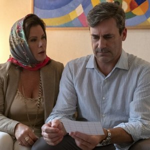 Confess, Fletch: Jon Hamm in una scena