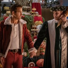 Spirited - Magia di Natale: Ryan Reynolds e Will Ferrell in una scena del film