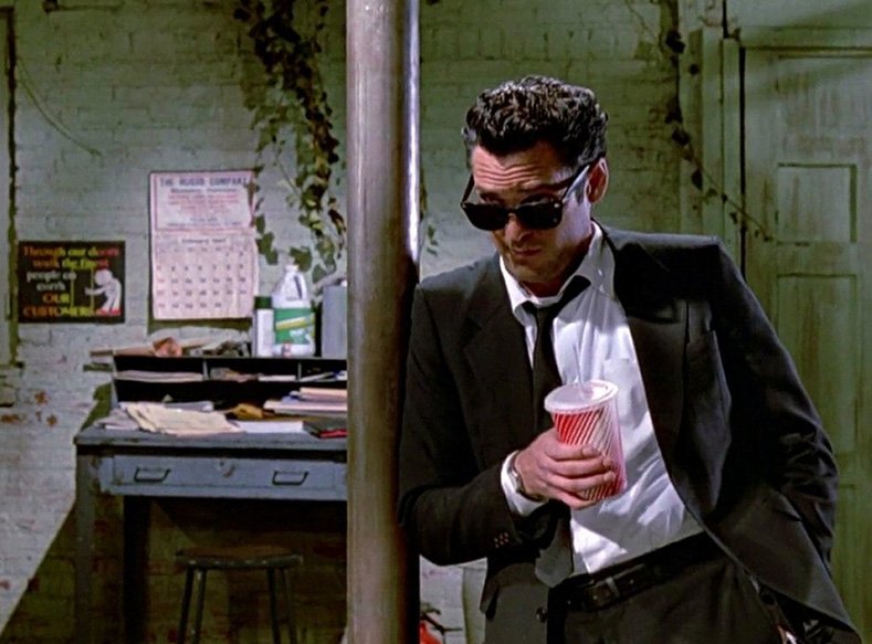 Michael Madsen in una scene de Le iene