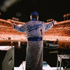 Elton John Live: Farewell from Dodger Stadium, una foto del film