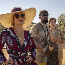 Glass Onion - Knives Out: Kate Hudson, Kathryn Hahn, Leslie Odom Jr. in una foto