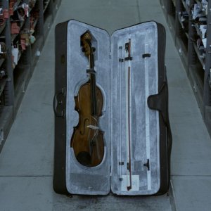 L'Iles Des Perdus - Ufficio oggetti smarriti: una scena del documentario