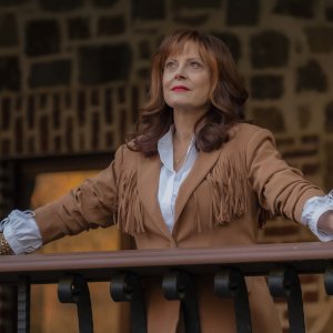 Monarch: Susan Sarandon in una scena