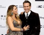 Ryan Reynolds balla, la reazione di Blake Lively: 'Si può rimanere incinta mentre si è incinta?'