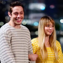 Meet Cute - Il giorno perfetto: Kaley Cuoco e Pete Davidson in un'inquadratura