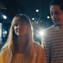 Meet Cute - Il giorno perfetto: Kaley Cuoco e Pete Davidson in una scena del film