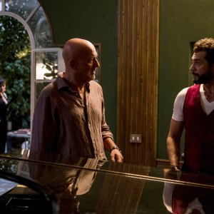 Vicini di casa: Claudio Bisio e Vinicio Marchioni in una scena del film