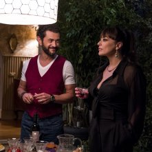 Vicini di casa: Vinicio Marchioni, Valentina Lodovini in una scena