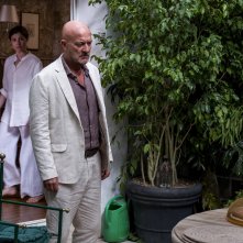 Vicini di casa: Claudio Bisio in una scena