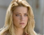Amber Heard non ha pace: l'ex moglie di Johnny Depp ha fatto causa alla sua compagnia assicurativa