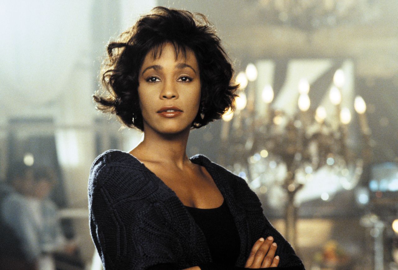 Guardia del corpo, Kevin Costner rivela: 'Non volevano Whitney Houston perché era nera'