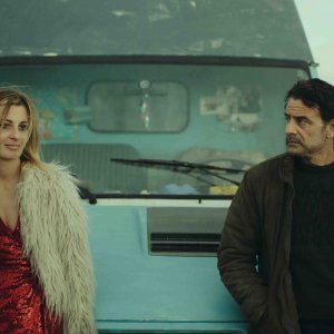 Tra le onde: Sveva Alviti e Vincenzo Amato in una scena