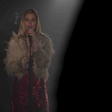 Tra le onde: Sveva Alviti canta in una scena