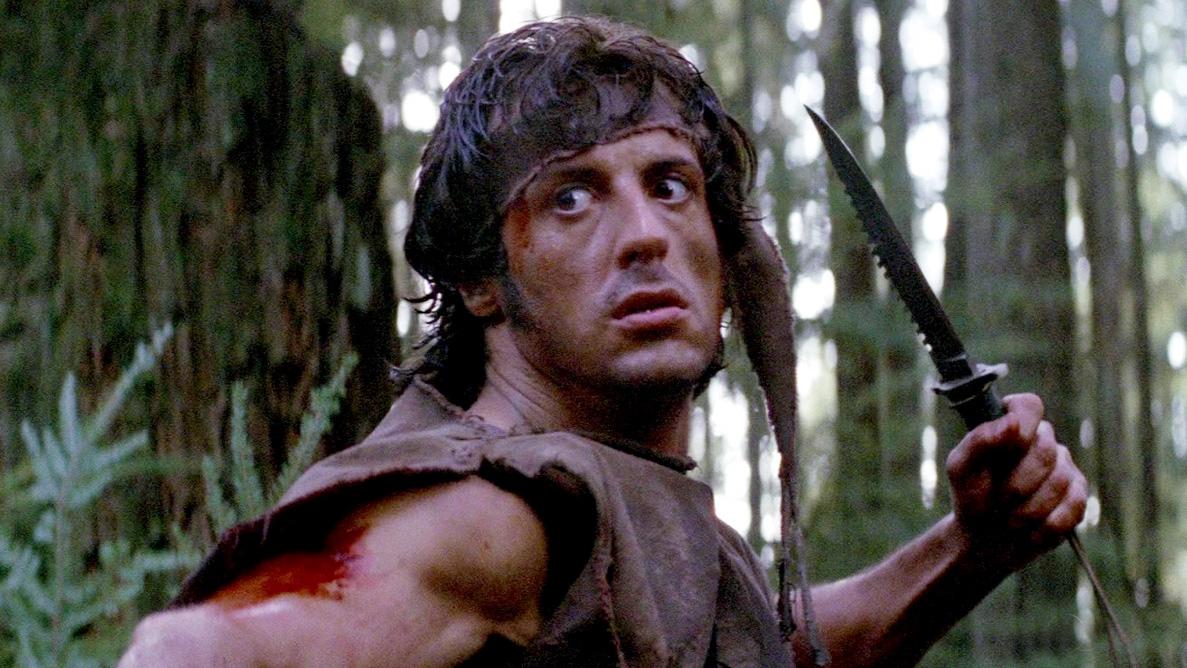 Sylvester Stallone furente in una scena di Rambo