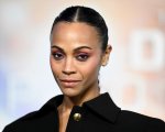 Zoe Saldana indossa un abito mozzafiato in una foto per il The Tonight Show