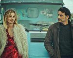 Tra le onde, la recensione: Sicilia e Sardegna on the road in un noir sentimentale più attuale che mai