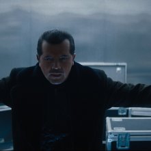 Una notte violenta e silenziosa: John Leguizamo in una scena