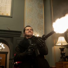 Una notte violenta e silenziosa: John Leguizamo in una scena d'azione