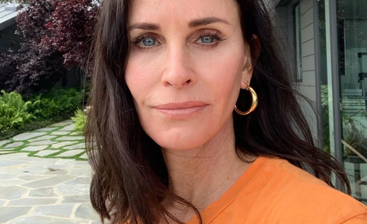 Friends: Courteney Cox ha sorpreso i fan comparendo nelle loro fotografie