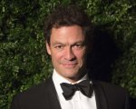 The Crown, Dominic West ricrea la celebre breakdance del Principe Carlo (VIDEO)